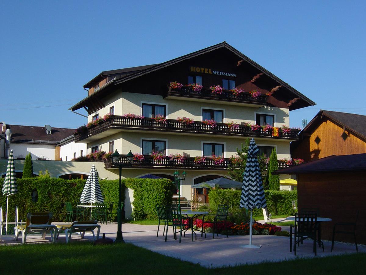 Hotel Weismann Sankt Georgen im Attergau Exterior photo