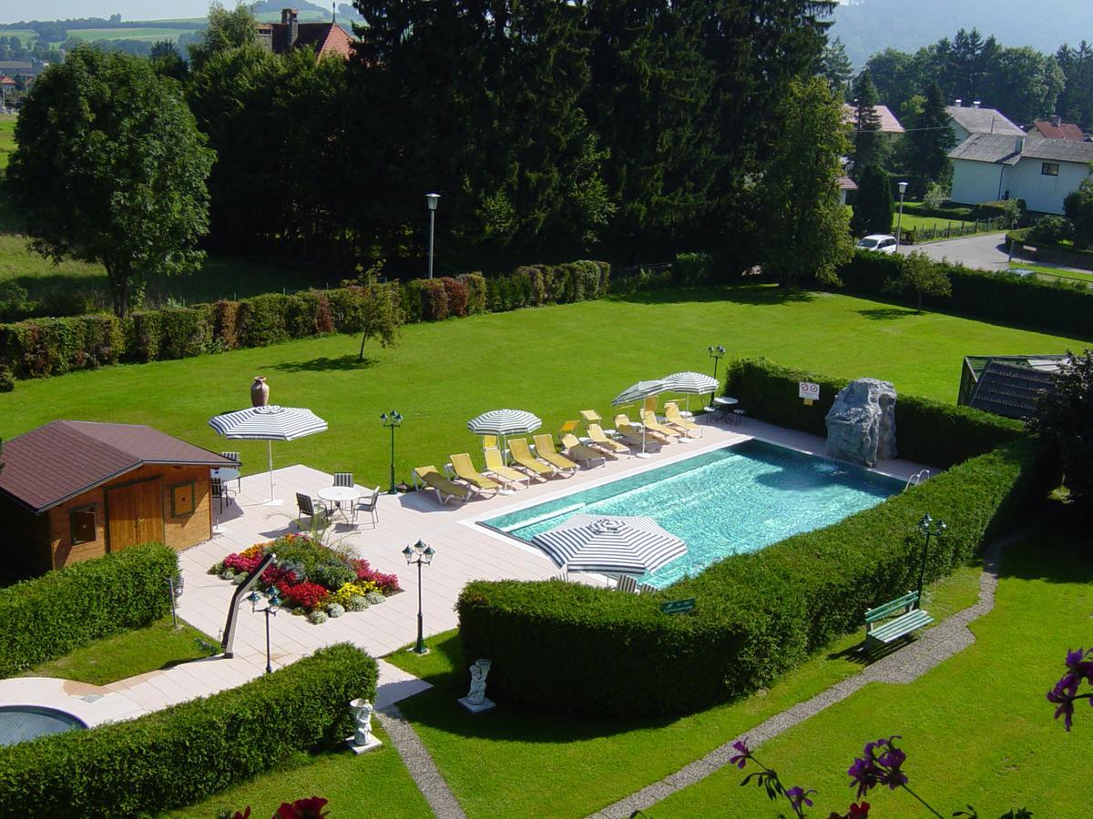 Hotel Weismann Sankt Georgen im Attergau Exterior photo