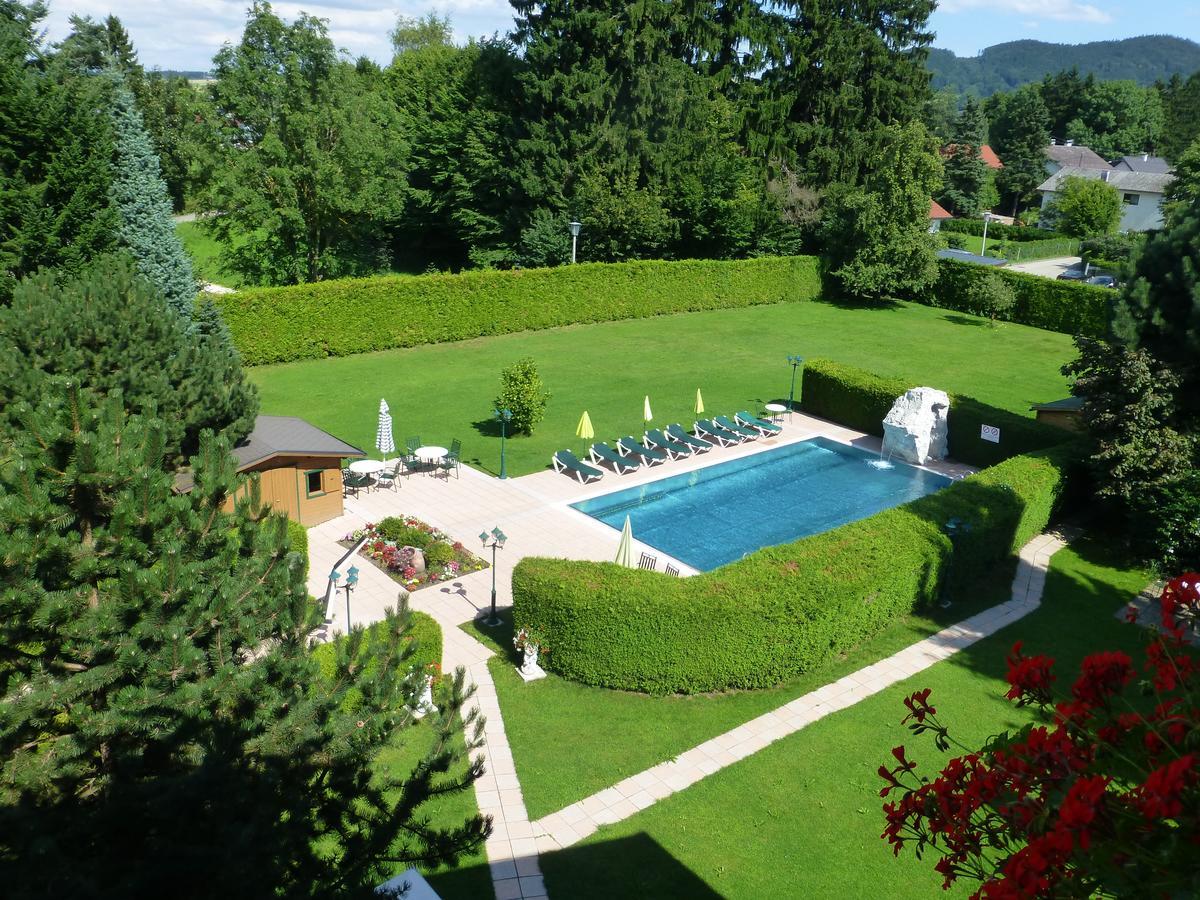 Hotel Weismann Sankt Georgen im Attergau Exterior photo